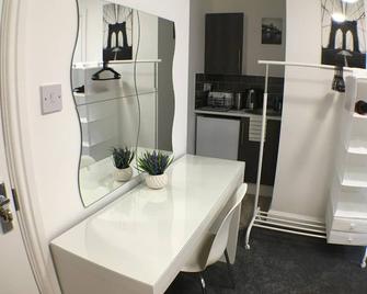 Amazing En-suite Rooms - centre location - Dudley - Kitchen