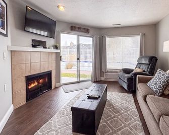 Inn Building Condo 107 - Garden City - Sala de estar