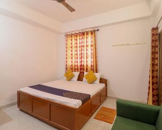 Spot On Hotel Om Kanha - Bilāspur - Bedroom