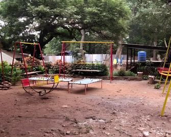 Veg park view hotel matheran - Matheran - Patio
