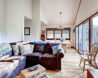 Sweet Life Brought to you by GetAway Vacations - Pittsfield - Salon