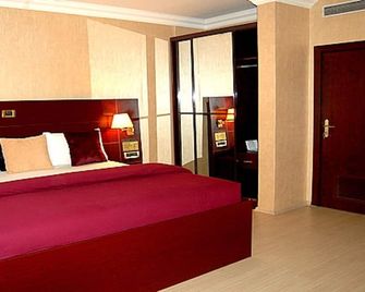 Chesney Hotel - Lagos - Bedroom
