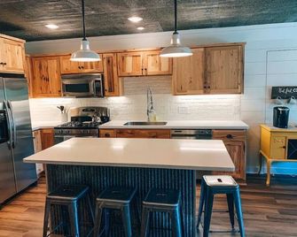 Strawberry Hill Farm close to Hudson, Stillwater and many great event locations - Lakeland - Kitchen