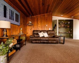Scales & Shells - Perfectly located within walking distance to downtown Sitka - Sitka - Sala de estar