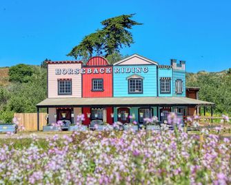 Pacific Plaza #608 - Oceano Getaway - 1bdrmup-K-Qsofa - Oceano - Building