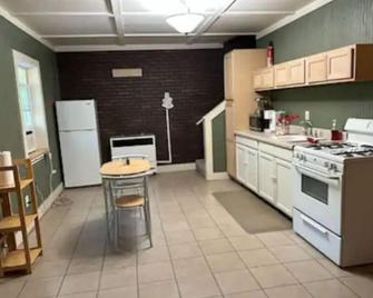 Lovely Creek View Apartment Near Giant Sequoias - Springville - Kitchen