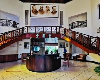 Nile Hotel Jinja - Jinja - Front desk