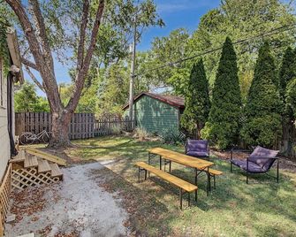 Quiet Updated Cottage in Urbana Near Uiuc Campus - Urbana - Terasa