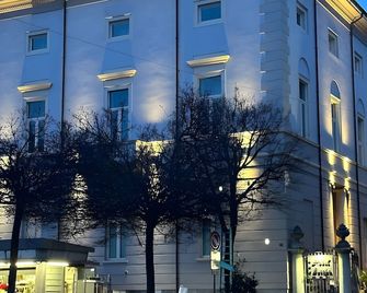 Hotel Europa Varese - Varese - Gebouw