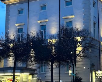 Hotel Europa Varese - Varese - Budova