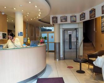 Hotel Ours Blanc - Place Victor Hugo - Toulouse - Front desk