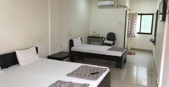 Vrp Guest House - Bhuj - Bedroom