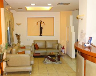 Faros 2 Hotel - Pireus - Sala de estar