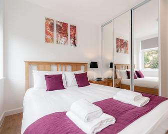 Roomspace Apartments -Swan House - Leatherhead - Bedroom