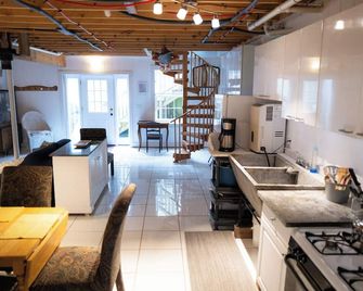 New To Vrbo! 2/1 Mid Island Apartment, Sleeps 5 - Nantucket - Kitchen