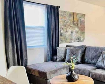 Pet-Friendly West Plains Pad 1 Mi to Dtwn! - West Plains - Obývací pokoj