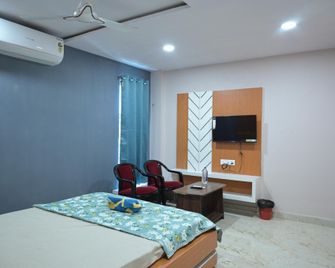 Nirmalya Guest House - Brahmapur - Habitación