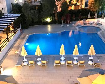 Hotel Atrium - Bodrum - Piscina