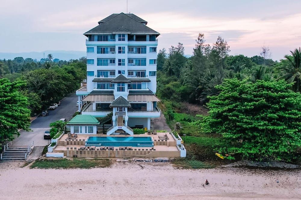 كانوم جولدن بيتش هوتل