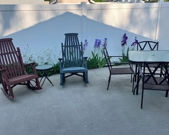 Beds By The Creekjust On The Edge Of Town - Choteau - Patio