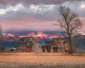 Tetonia Lodge | Postcard views, fireplace, bunk room and big kitchen - Tetonia - Clădire