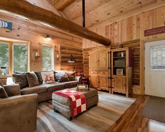 Paradise North: Log Home Cabin In Brainerd, Mn - Brainerd - Living room