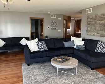 Cedar Sunset On the Lake - Cedar Lake - Living room