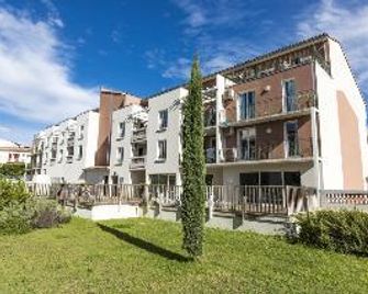 Residence Odalys Cote Provence - Gréoux-les-Bains - Building