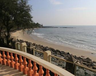 The Outrigger - 2 Bedroom 2 Bathroom (En-Suite) Beachfront Private Villa - 科澤科德 - 海灘