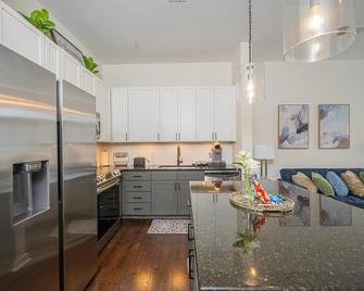 Chic 1-Bedroom Modern Apt with Gym & Free Parking - Charlotte - Cuina