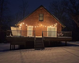 1 Bedroom Chalet on 13 acres for couples to stay and rejuvenate their marriage - Dillsburg - Edificio