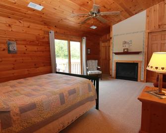 Spacious 8bd 7ba Log Home on Beltzville Lake in Southern Poconos - No Prom - Lehighton - Ložnice