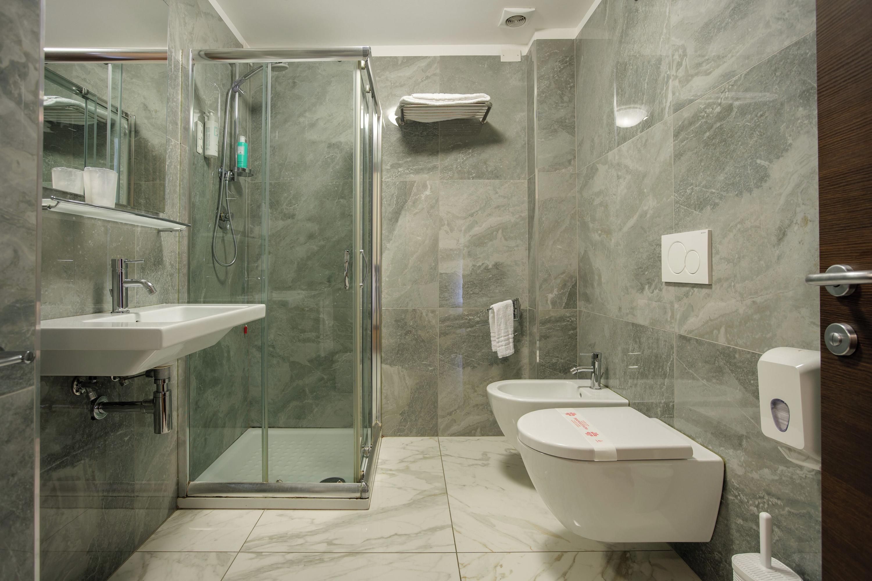 Albergo Ristorante Pizzeria Tonino - Recanati - Baño