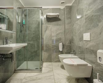 Albergo Ristorante Pizzeria Tonino - Recanati - Bathroom