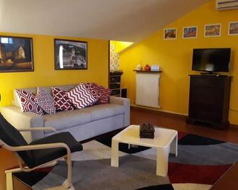 Vacation Home Two Steps From Assisi - Assisi - Living room