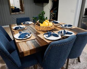 470 Acre Adventure Lovers Get Away on Two Rivers - Mountain View - Essbereich