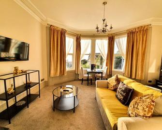 Timbertop Suites - Weston-super-Mare - Living room