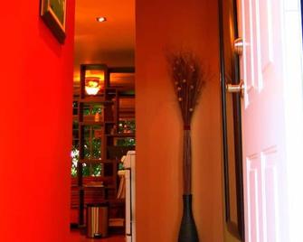 Choose To Be Happy at Seymour # 9 and #16 - Studio Apartments - Kingston - Gang