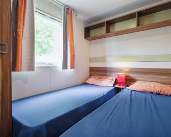 Bungalow convivial près de Sète avec piscine partagée - Mèze - Camera da letto