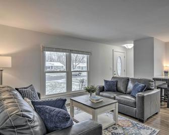 Serene Buffalo Dwelling With Backyard Bbq Patio - Buffalo - Living room