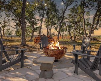 Cozy Blanco Cabin | Hill Country Views, Fire Pit, Porch & Streamlined Comfort - Blanco - Patio
