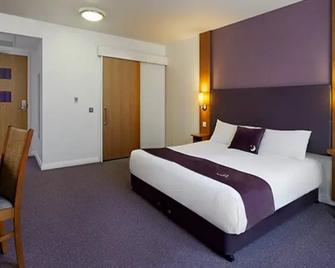 Premier Inn Man Airport (Ft) North - Hale (Trafford) - Bedroom
