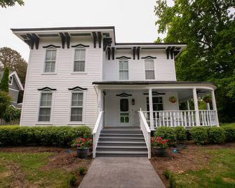 The Belvedere B&B - Charlevoix - Building