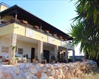 Gli Allori - Fuga dalla città - Leverano - Building