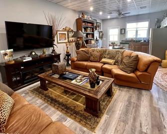 Alpaca Farm Studio Apartment, Newly decorated - Marshall - Sala de estar