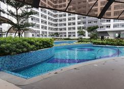 Meigh's 1-BR Staycation Pad in Grace Residences Taguig - Taguig - Pool