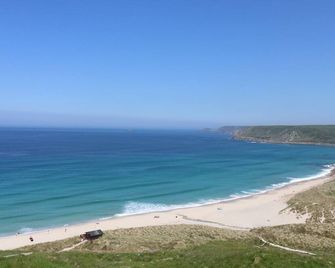 The Old Barn - Penzance - Beach