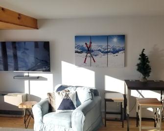 Step out your door to Sugarloaf Ski Resort! Base area condo. - Stratton - Living room
