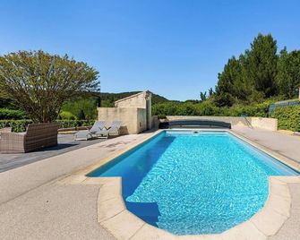 Gîte Indépendant au Pied du Mont Ventoux - Entrechaux - Басейн