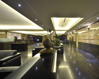 Hi-Yes Hotel Taoyuan - Taoyuan City - Rezeption